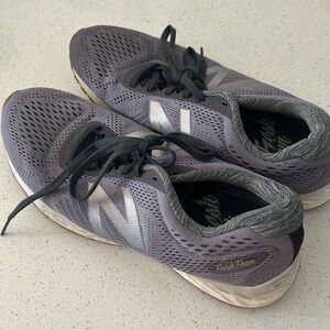 New Balance 9.5 women’s sneaker